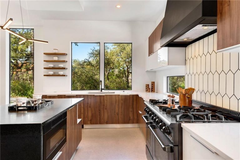 Custom kitchen countertop completed by Stone Age Marble and Granite